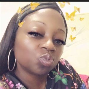 Meet your Posher, Latisa